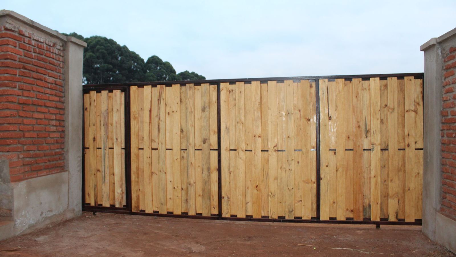 Entrance gate, Asante Countryside Lodge, Karatu